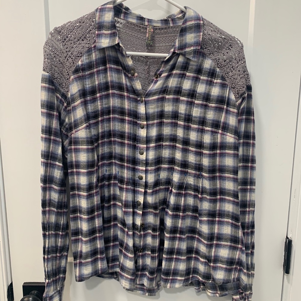 Button down long sleeve plaid top